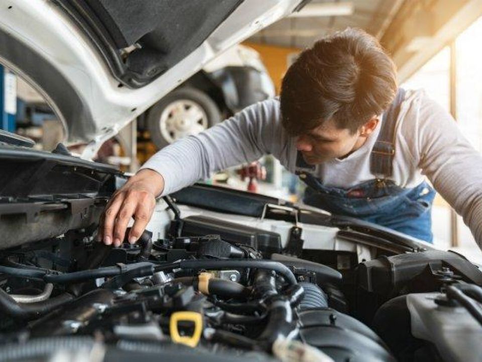 Auto Repair: What To Do While You Wait